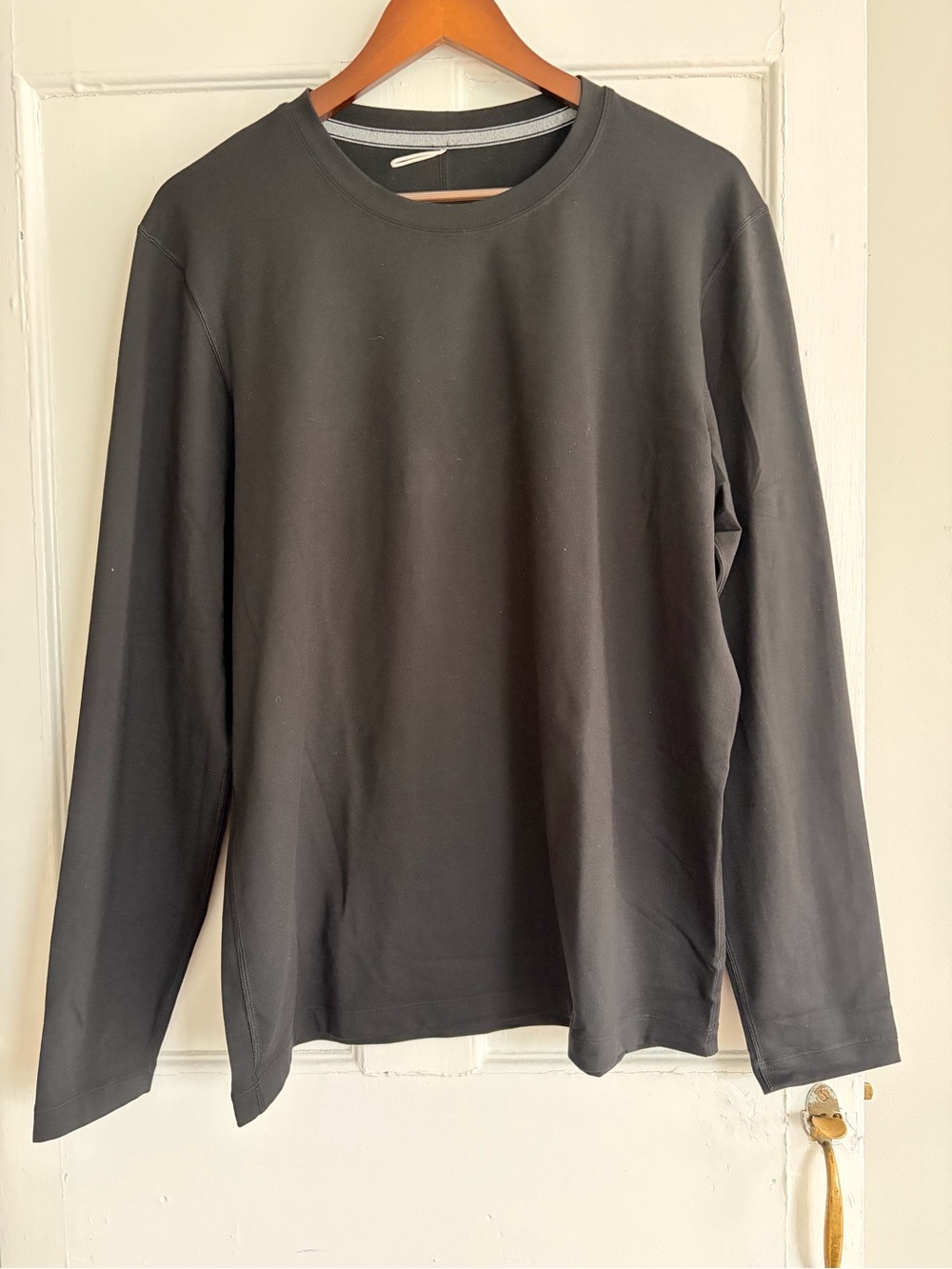 LULULEMON ATHLETICA Men’s Soft Jersey Long Sleeve Shirt - Black